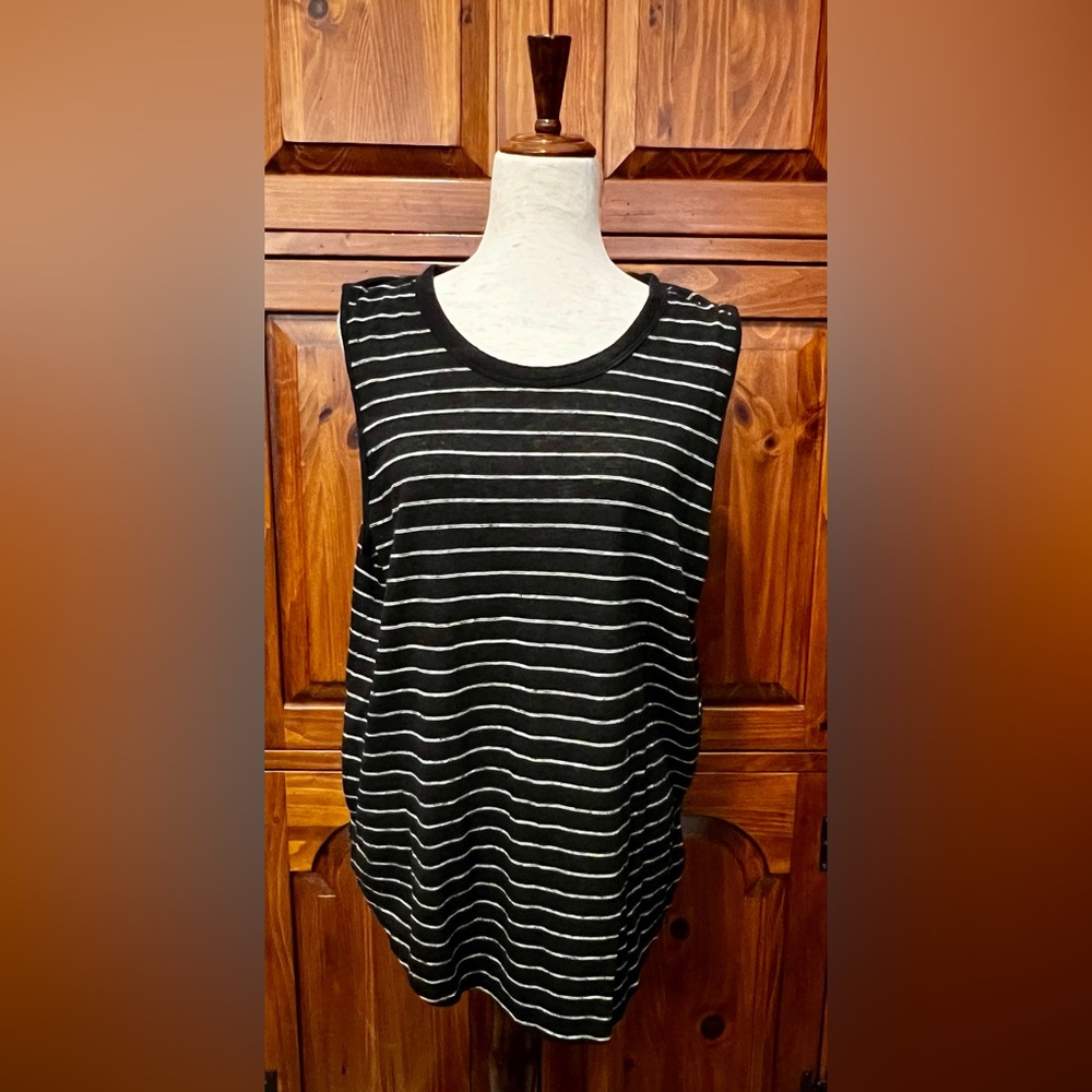 Old Navy Black and Gray Boxy Tank Top